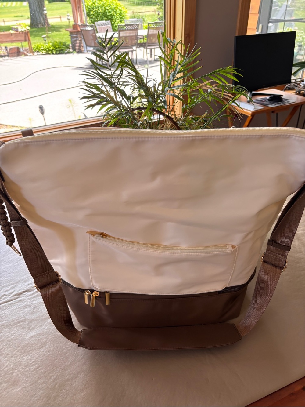 NEW Cream and Brown Travel Shoulder Bag with Front Zip Pocket - Picture 2 of 10